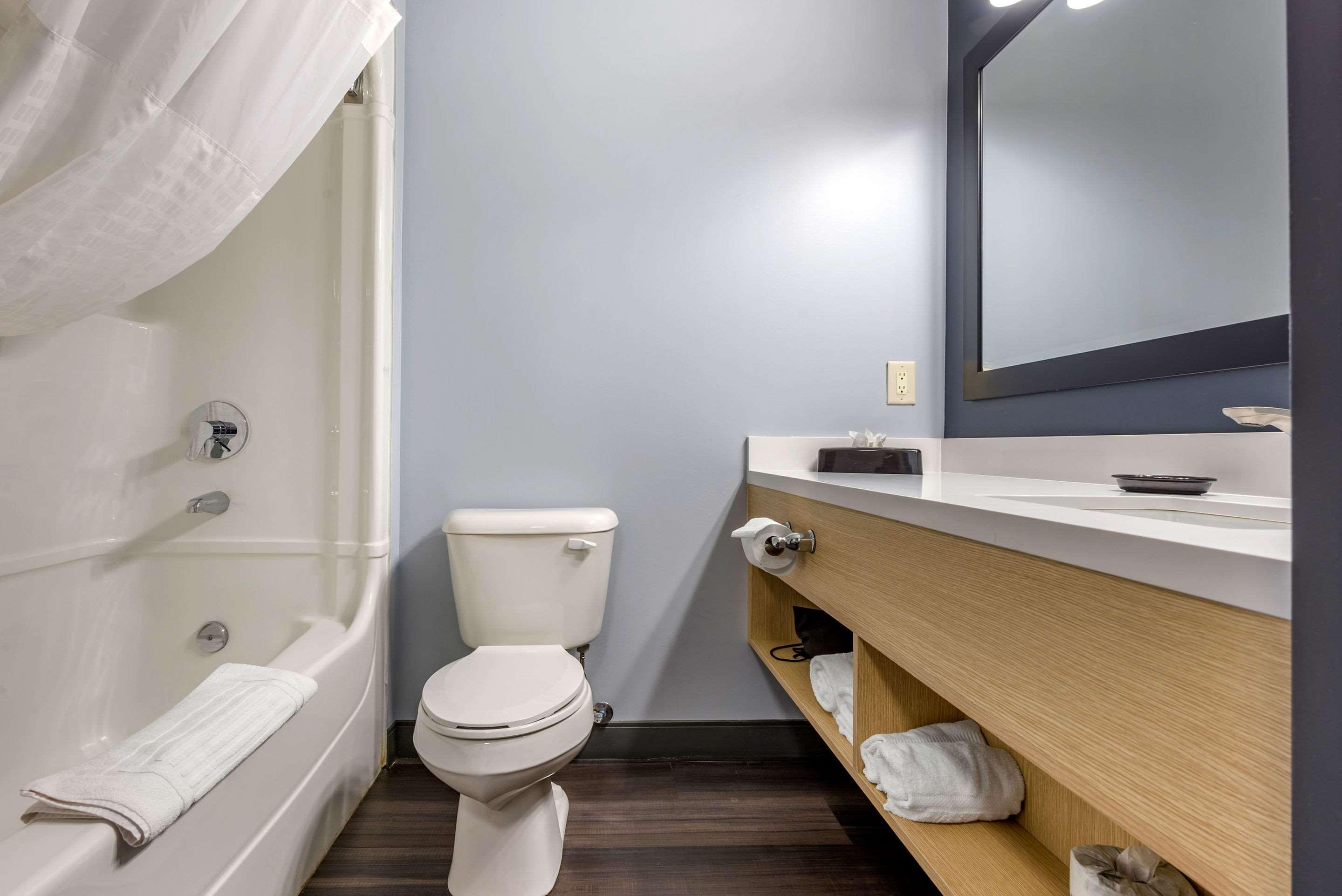 Quality Inn & Suites Oakville Exteriér fotografie