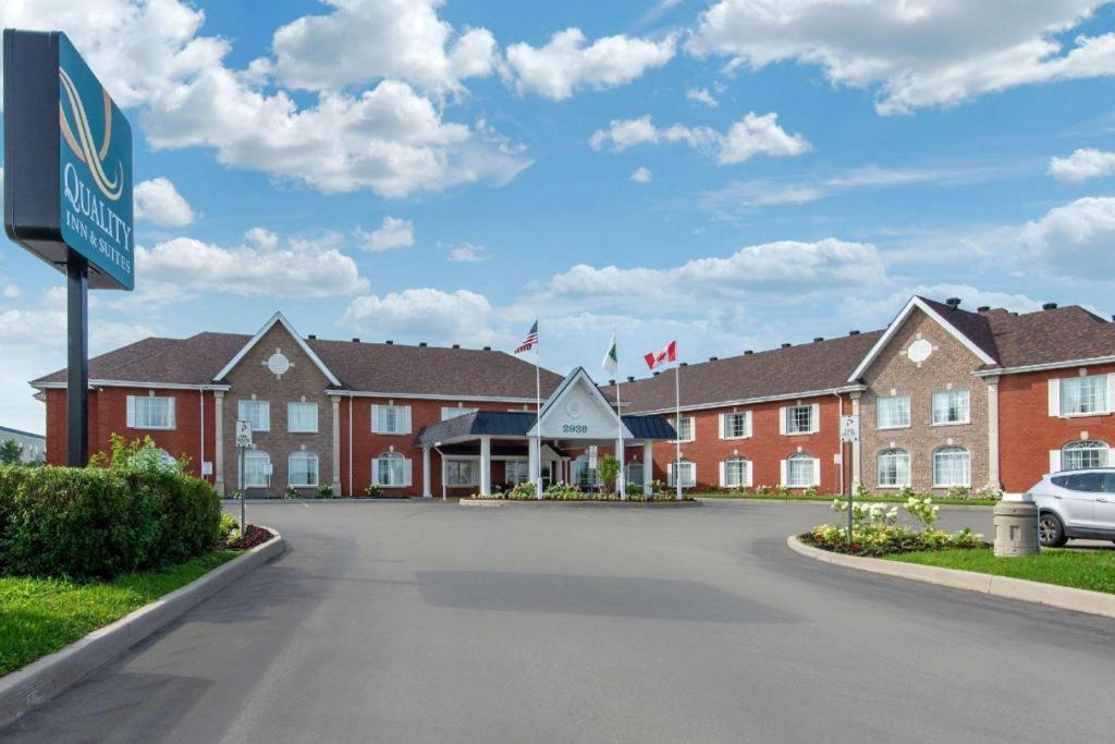 Quality Inn & Suites Oakville Exteriér fotografie