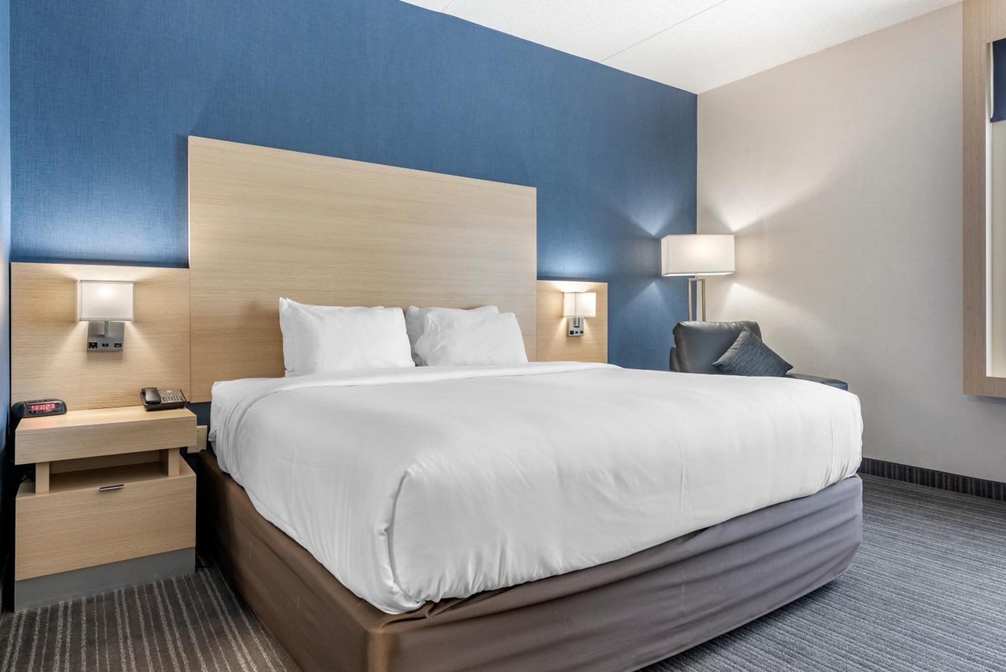 Quality Inn & Suites Oakville Pokoj fotografie