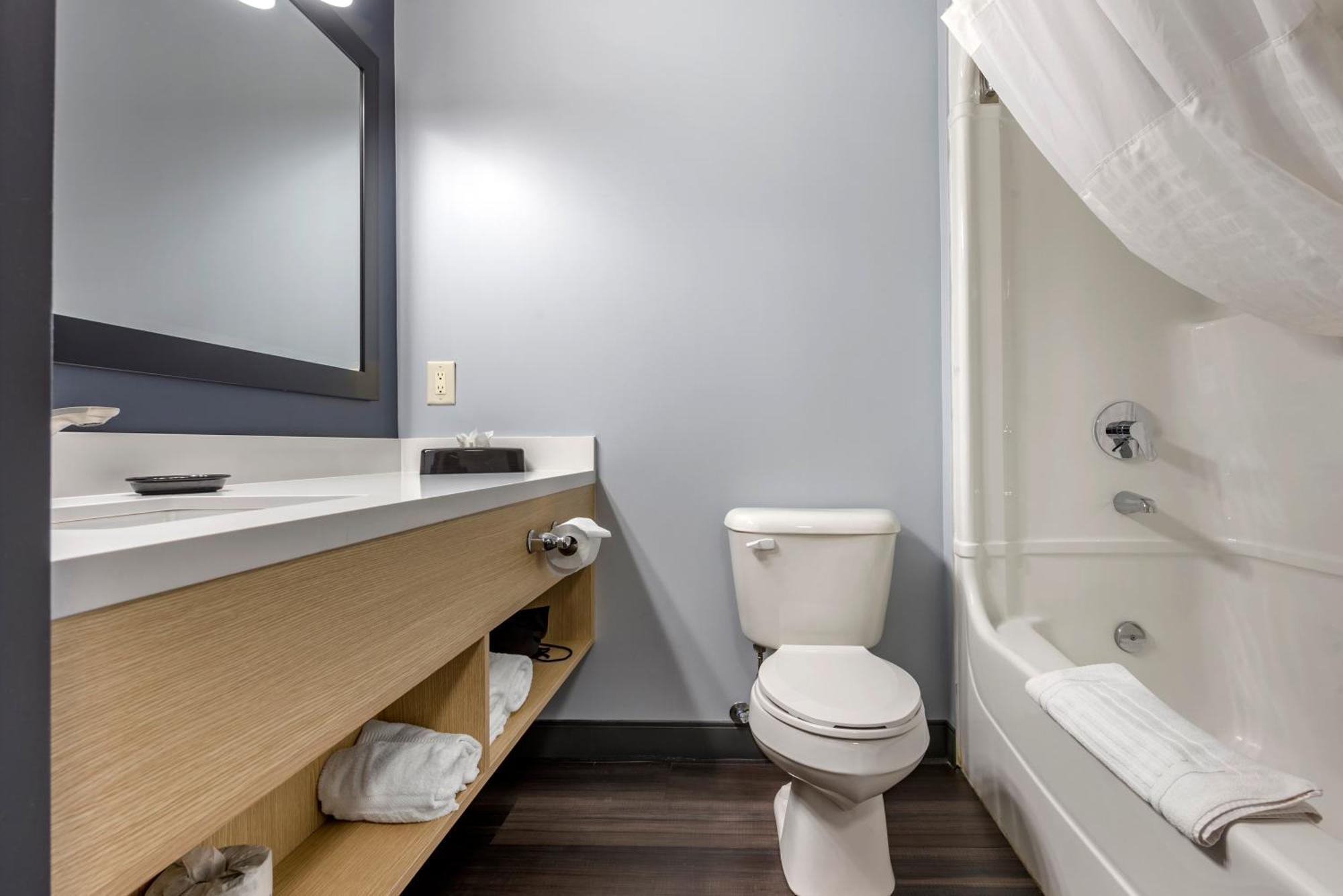 Quality Inn & Suites Oakville Pokoj fotografie