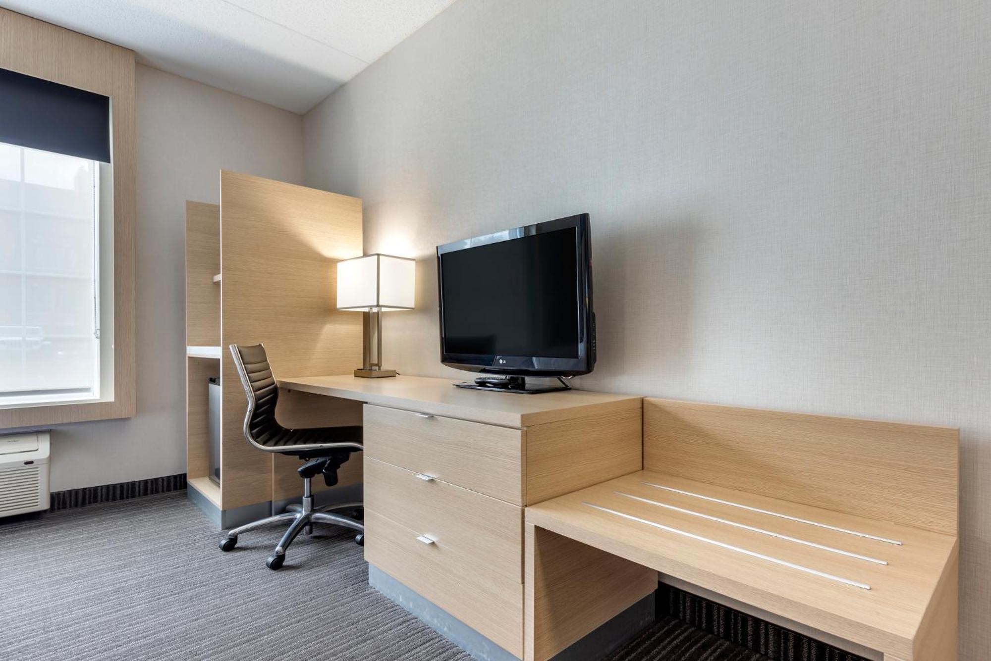 Quality Inn & Suites Oakville Pokoj fotografie