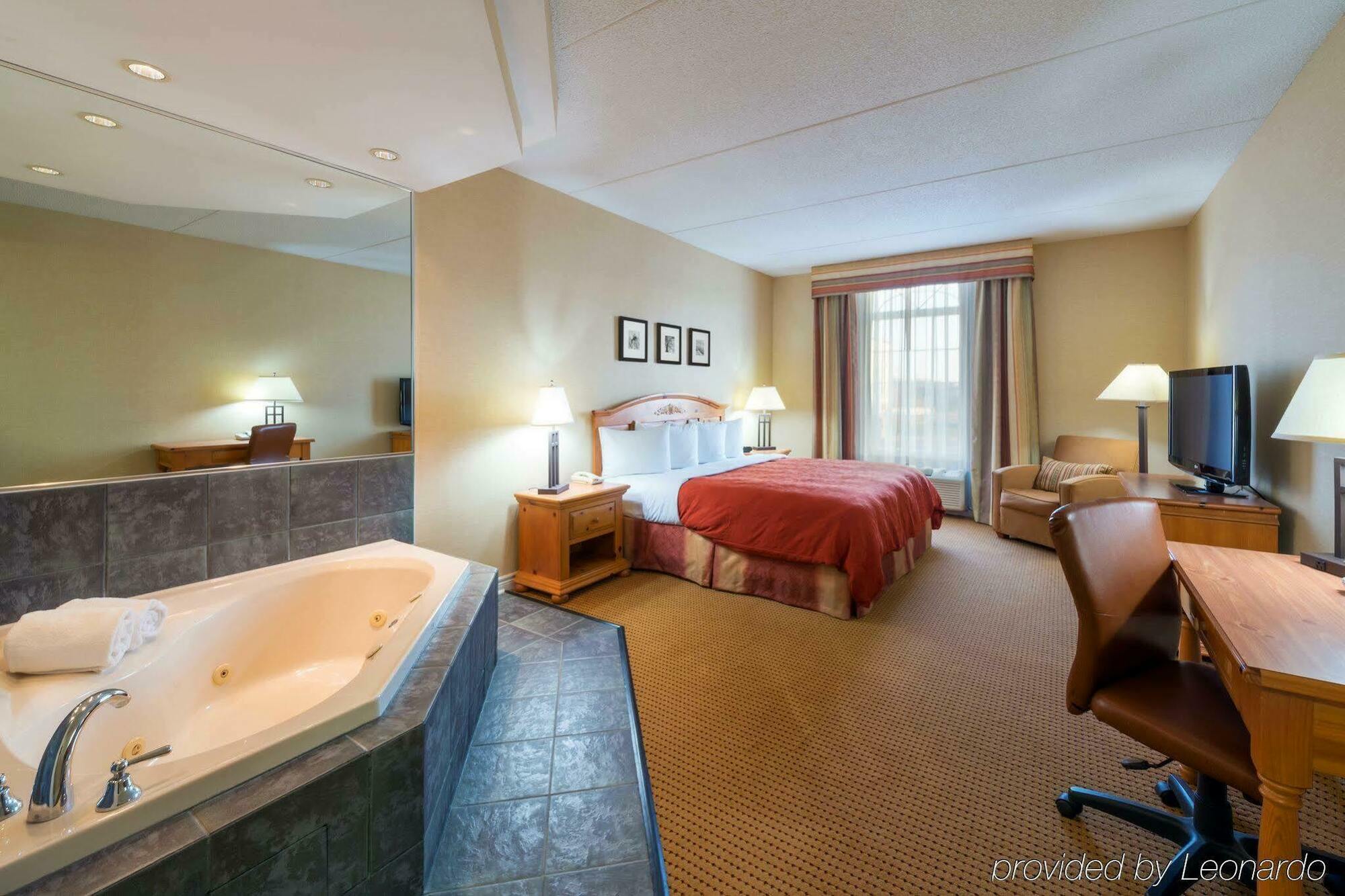 Quality Inn & Suites Oakville Exteriér fotografie