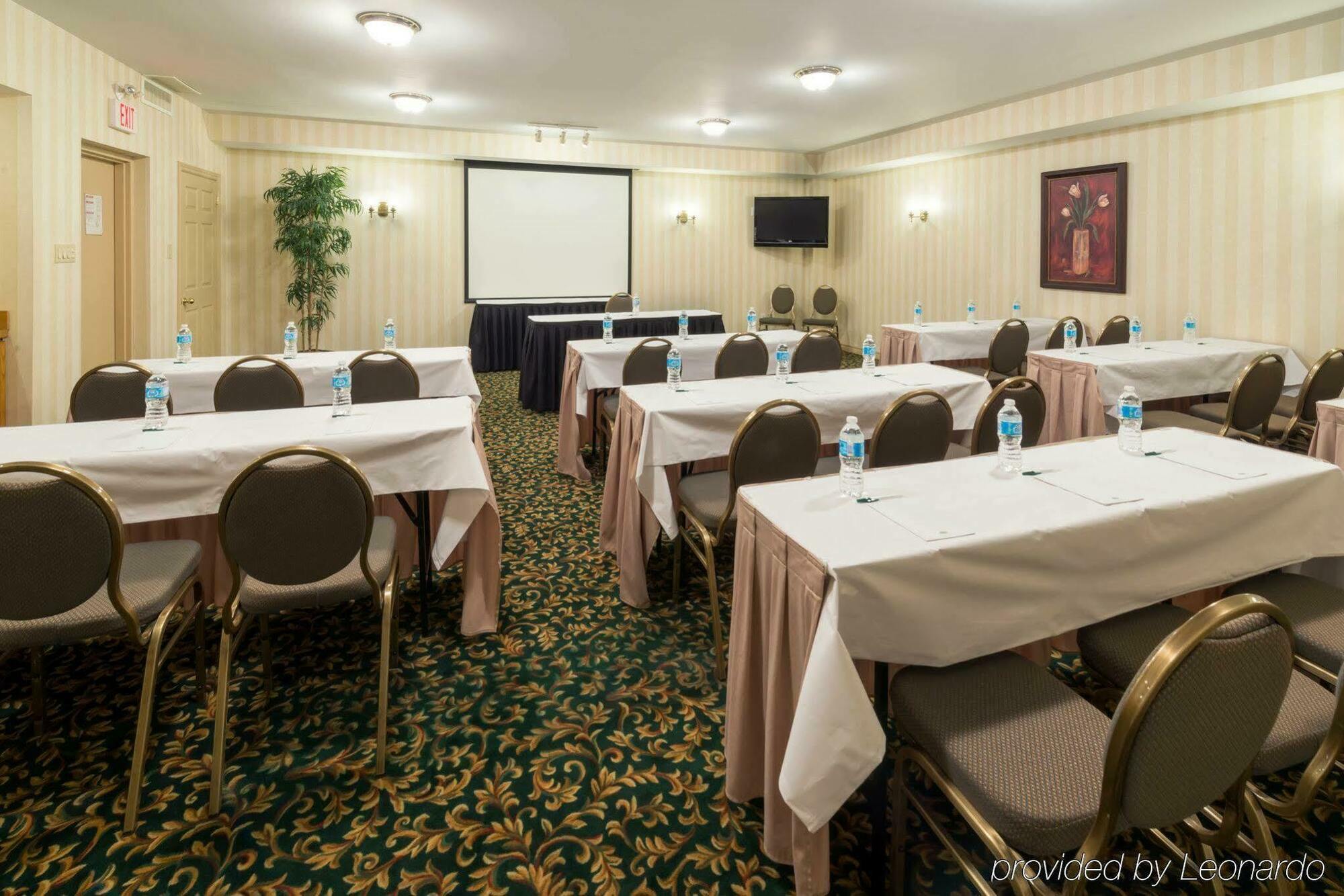 Quality Inn & Suites Oakville Exteriér fotografie